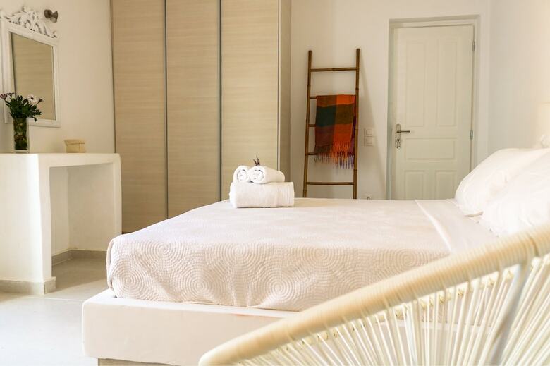 Ortus White Mykonian Luxury Villa