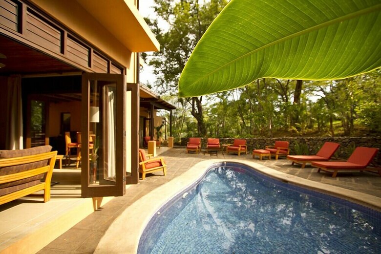 Jet Luxury At Langosta Beachresortvillas