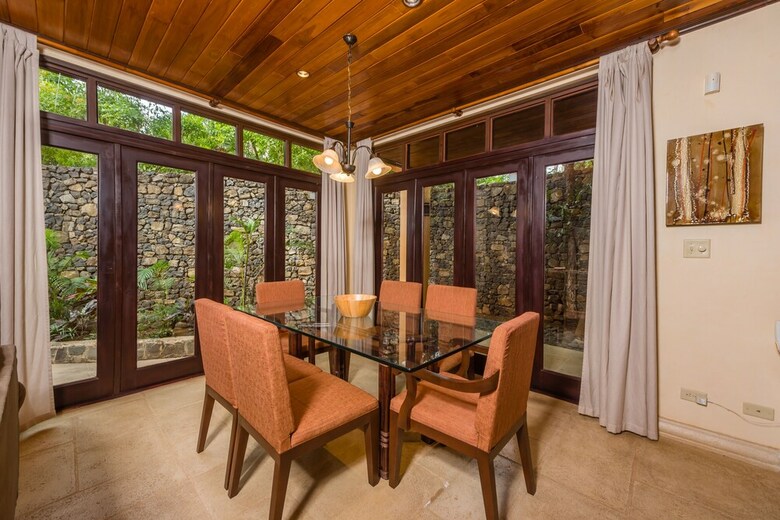 Jet Luxury At Langosta Beachresortvillas