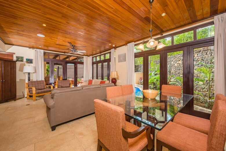 Jet Luxury At Langosta Beachresortvillas