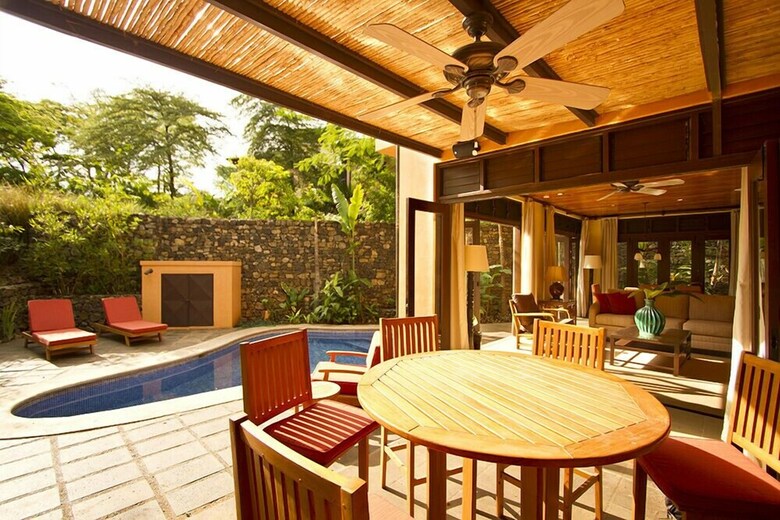 Jet Luxury At Langosta Beachresortvillas