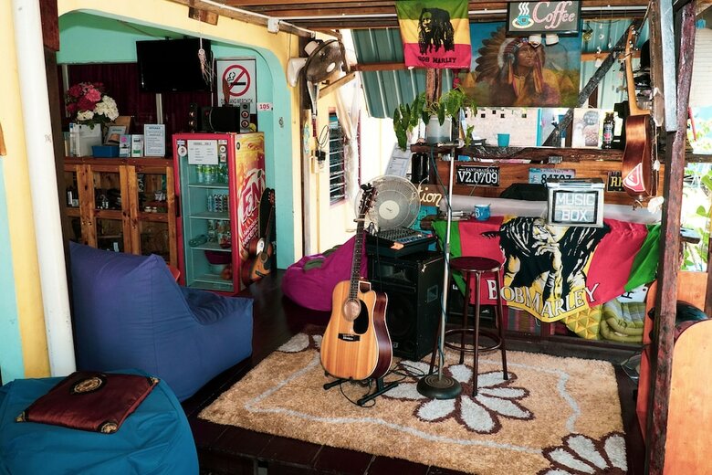 Hostal Indiana Cafe And Beds
