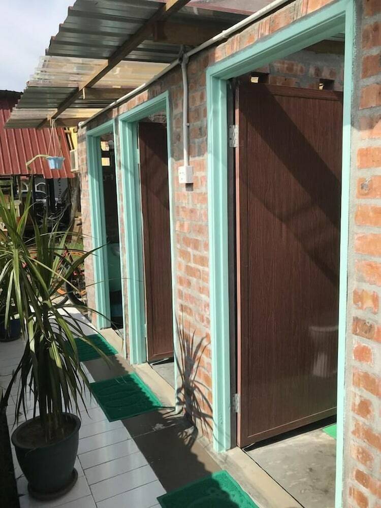 Hostal Indiana Cafe And Beds