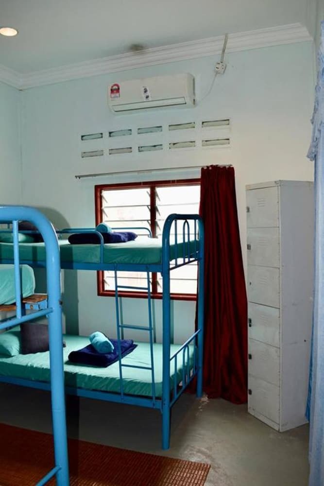 Hostal Indiana Cafe And Beds