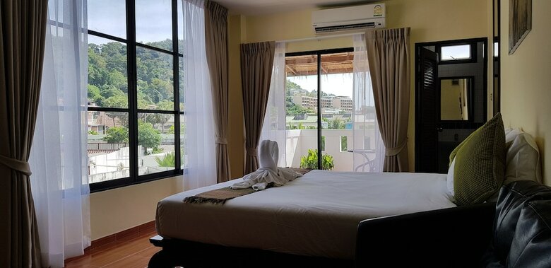 Karon Beach Pool Hotel