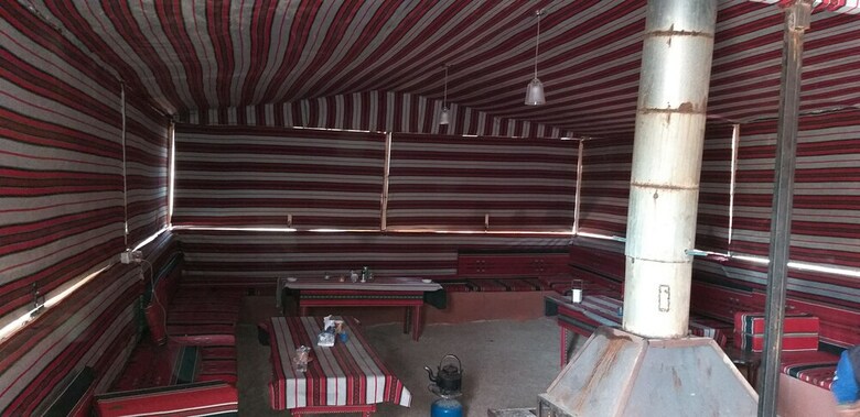 Hostal Bronze Mountains Camp