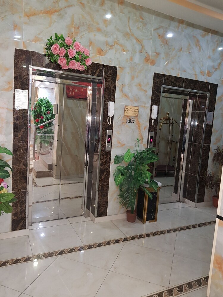 Qanadil Al Raha Hotel Apartments (Families Only)