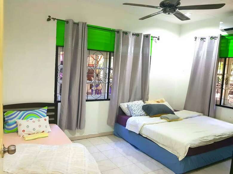 Hostal Bobi's Cafe & Lodge Cenang Beach