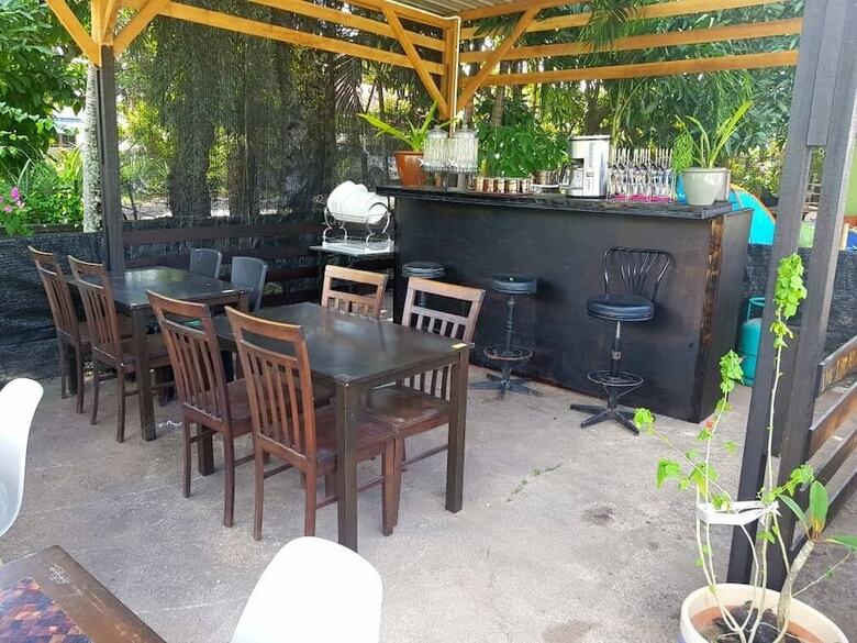 Hostal Bobi's Cafe & Lodge Cenang Beach