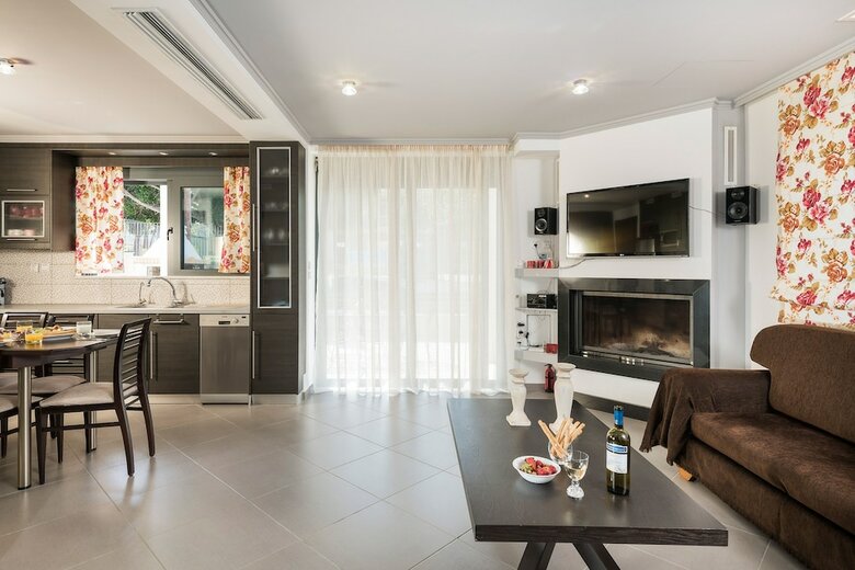 Beautiful Pool Villa For Relaxing Family Holidays
