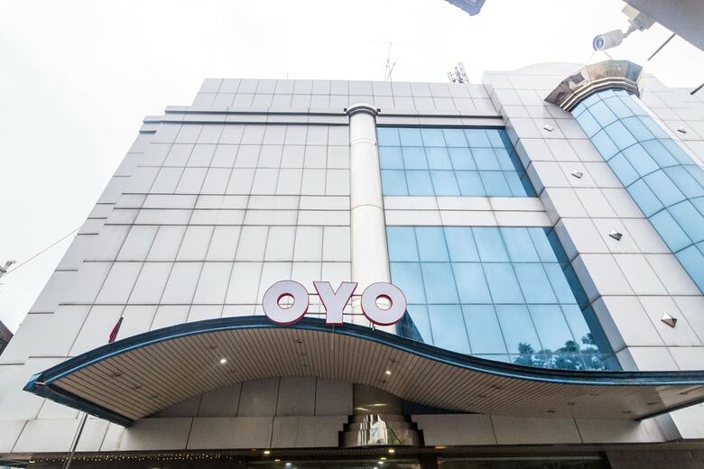 Oyo 2065 Holly Sentosa Hotel