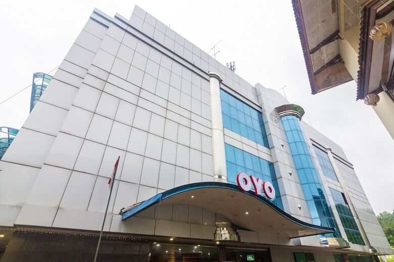 Oyo 2065 Holly Sentosa Hotel