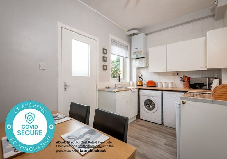 Homely Central 2 Bed Flat With Parking