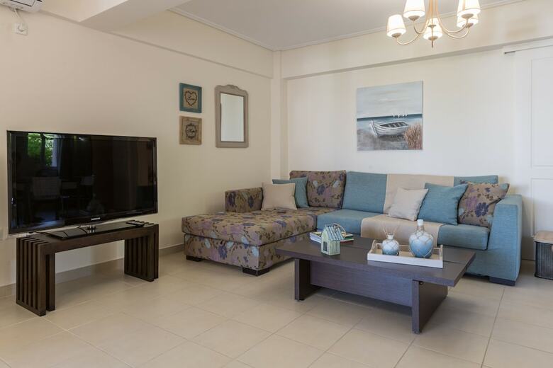 New Stylish Apartment With Sea View