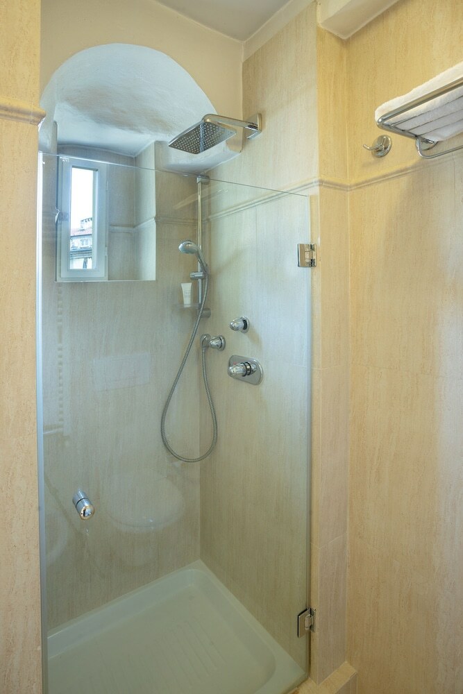 Residencia Dynasty Suites