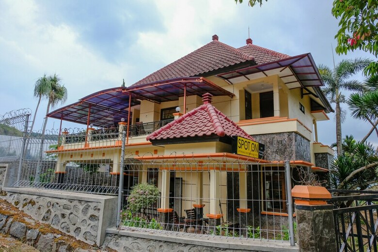 Hotel Spot On 1767 Villa Anggur Panderman