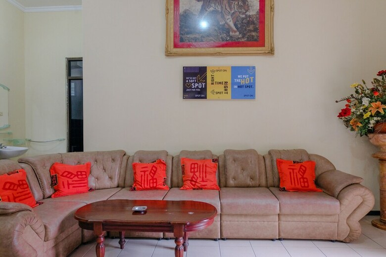 Hotel Spot On 1767 Villa Anggur Panderman
