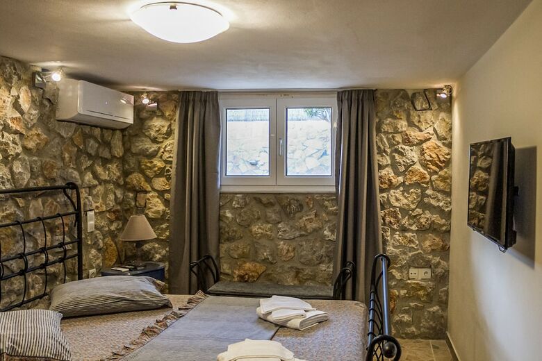 Spacious Home With Garden In Marathonas