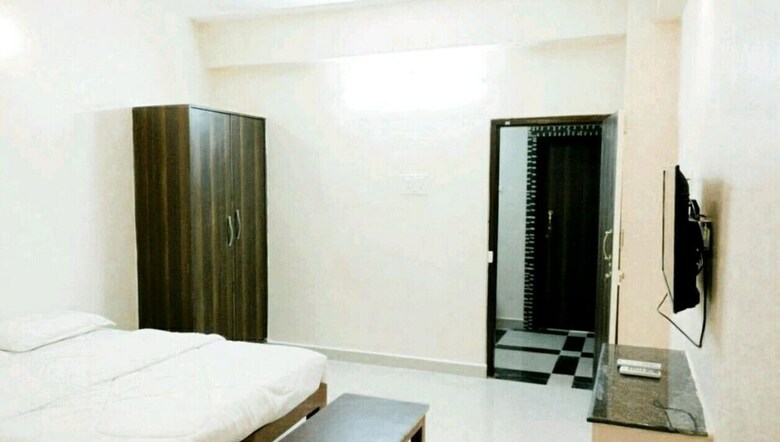 Iroomz Hotel Krishna Inn
