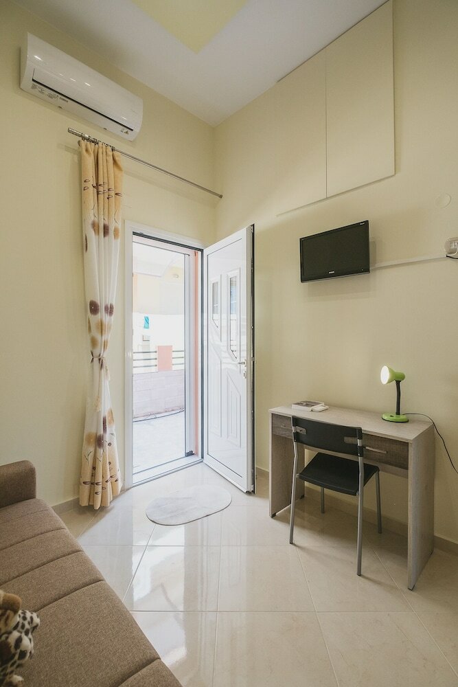 Villa Spacious & New Fully Equipped Home With Parking