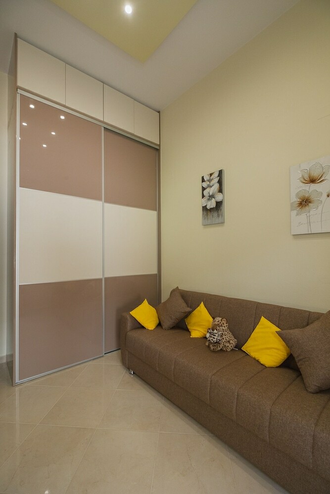 Villa Spacious & New Fully Equipped Home With Parking