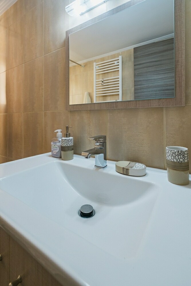 Villa Spacious & New Fully Equipped Home With Parking