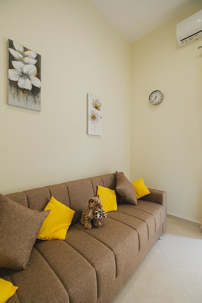 Villa Spacious & New Fully Equipped Home With Parking