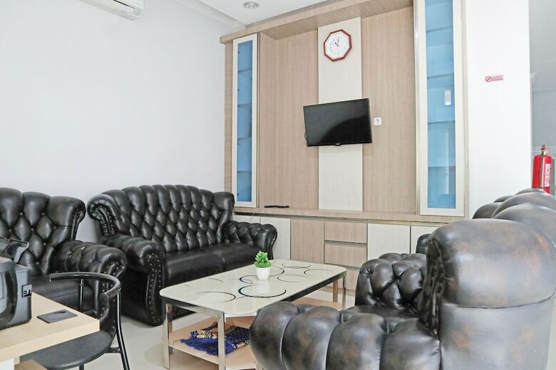 Hotel Oyo 1649 Grya Lavinsa
