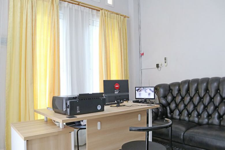 Hotel Oyo 1649 Grya Lavinsa