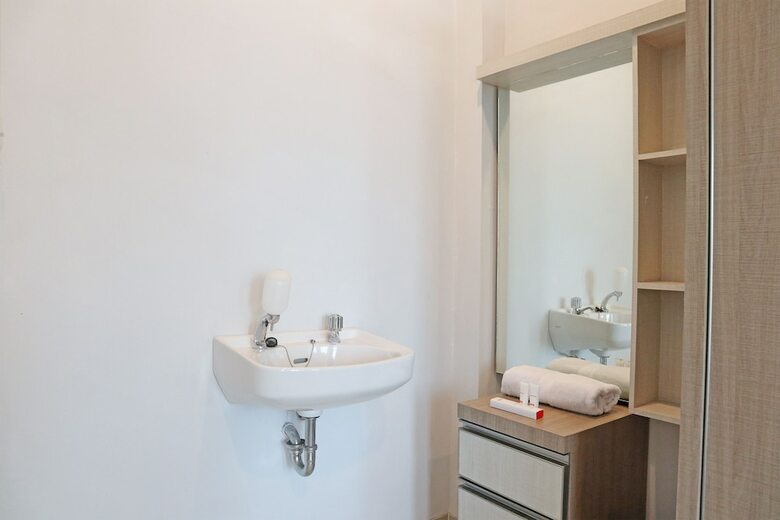 Hotel Oyo 1649 Grya Lavinsa