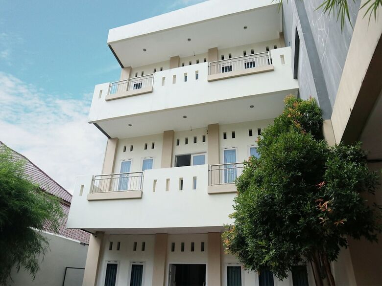 Hotel Oyo 1649 Grya Lavinsa