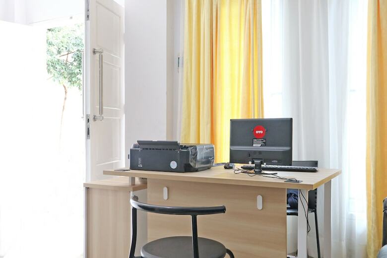 Hotel Oyo 1649 Grya Lavinsa