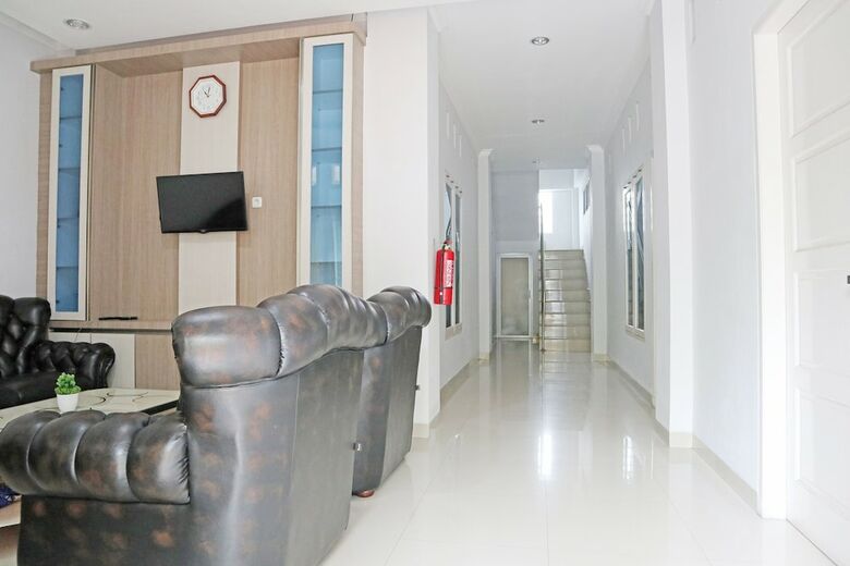 Hotel Oyo 1649 Grya Lavinsa