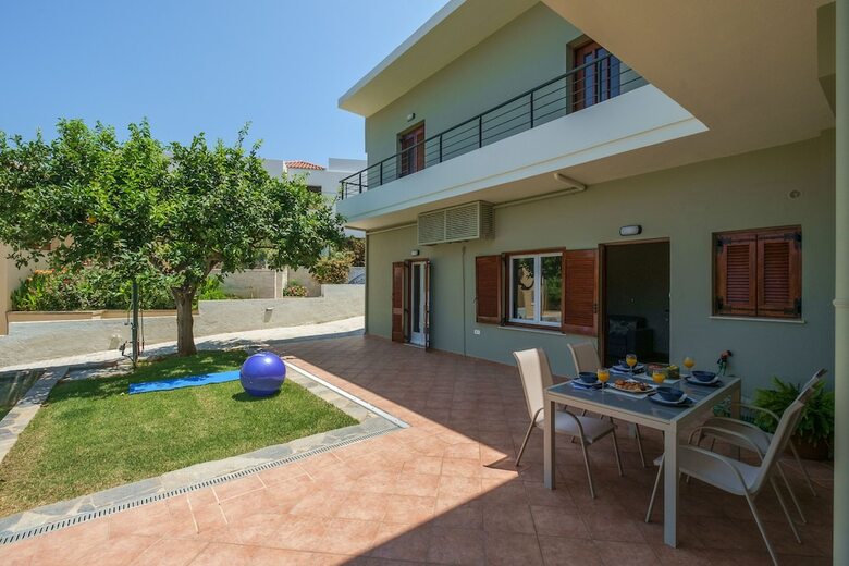 Stylish Summer Home With Gardens, Steps From Beach