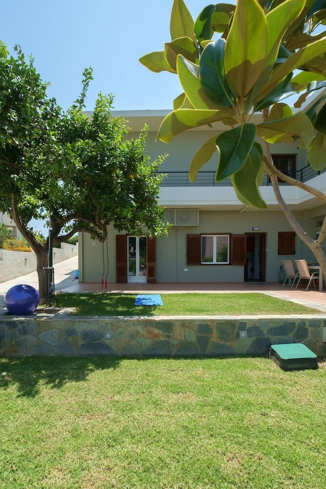 Stylish Summer Home With Gardens, Steps From Beach