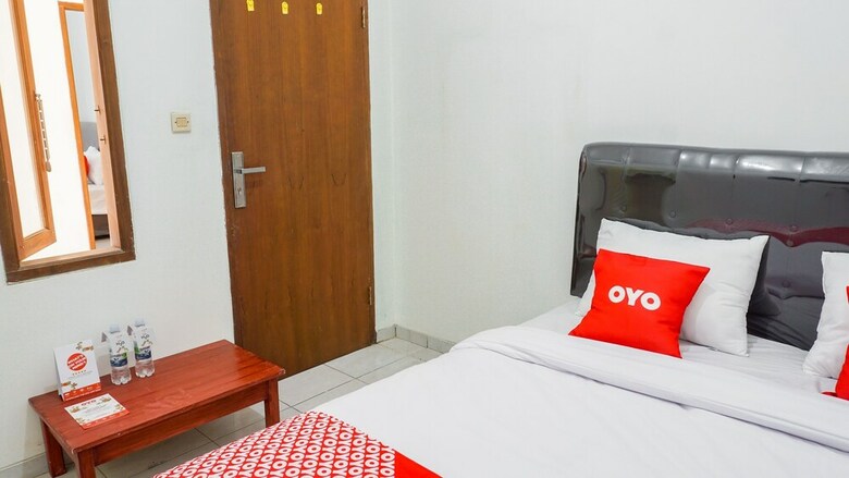 Hostal Oyo 1932 Srimahi Residence