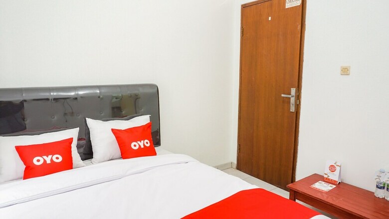 Hostal Oyo 1932 Srimahi Residence