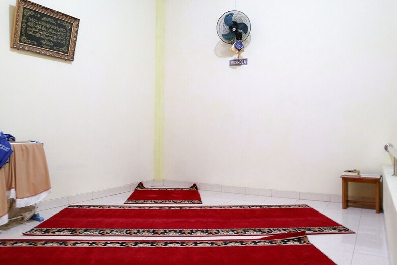 Oyo 1858 Hotel Almadinah Syariah