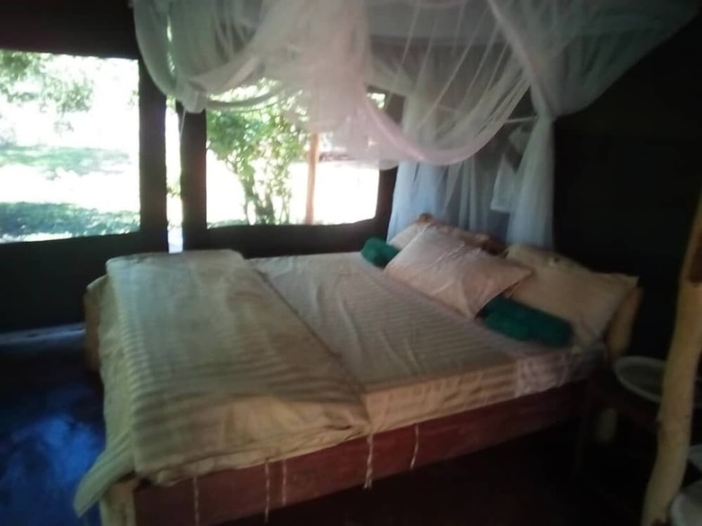 Posada Mophy  Budget  Safari  Lagoon  Camp