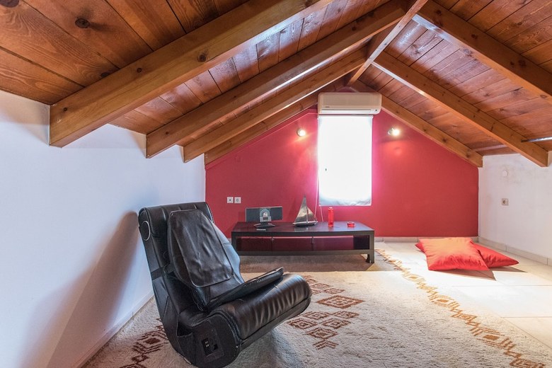 Thomis Beach Family Home, Few Steps From The Sea!