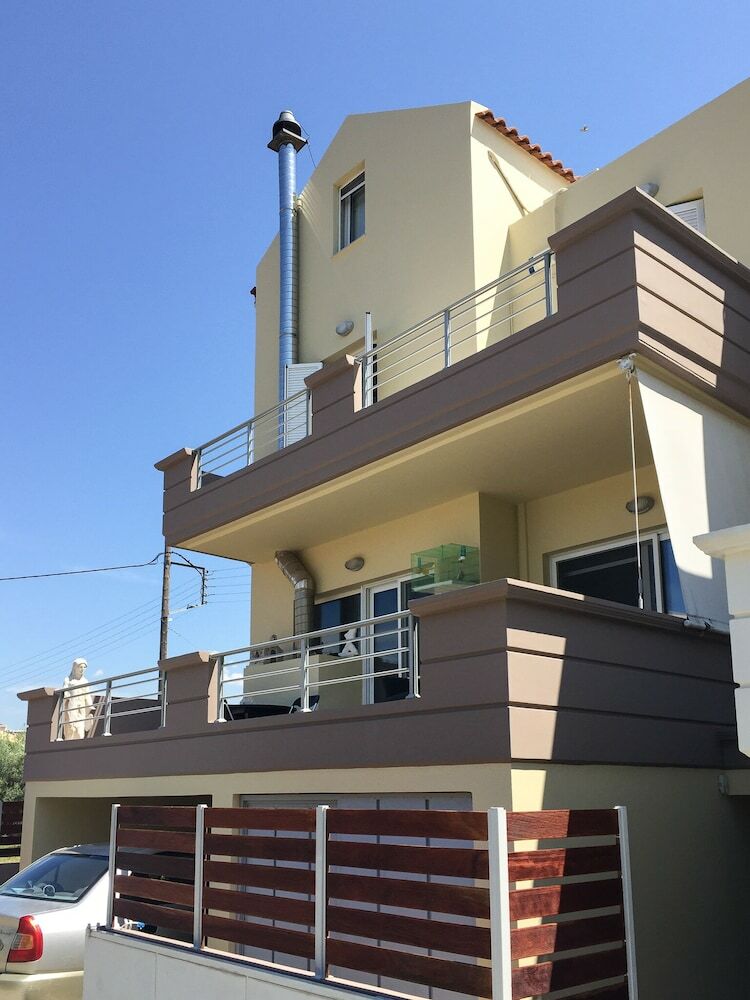 Thomis Beach Family Home, Few Steps From The Sea!