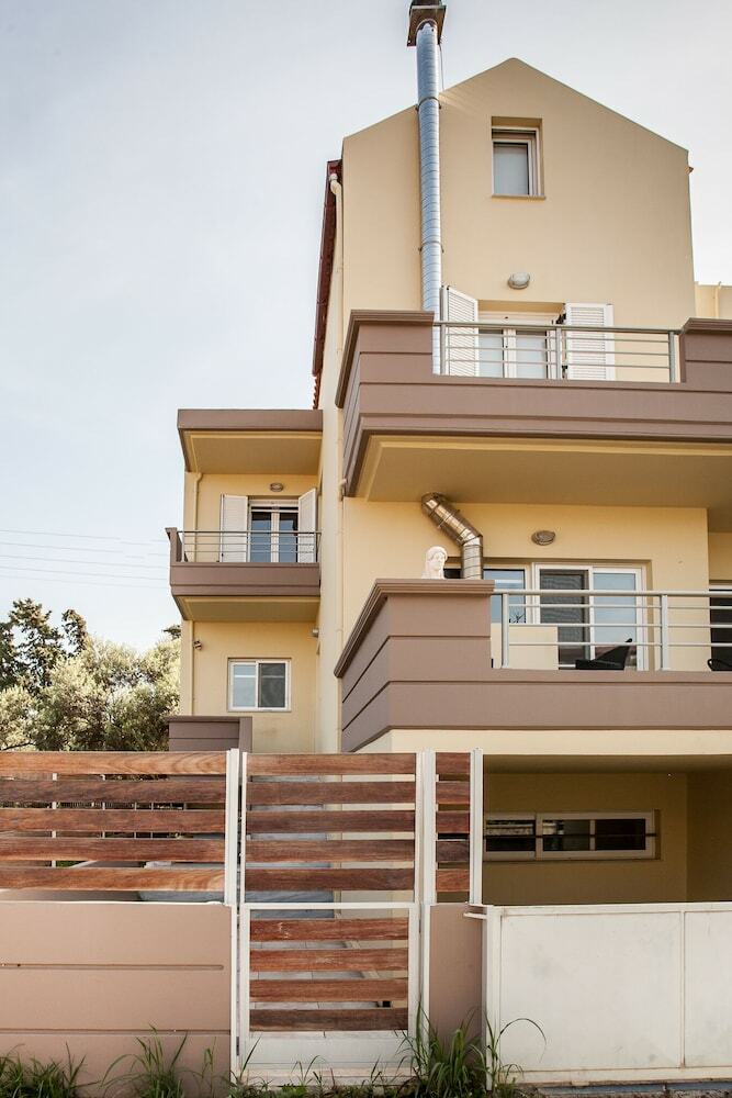 Thomis Beach Family Home, Few Steps From The Sea!