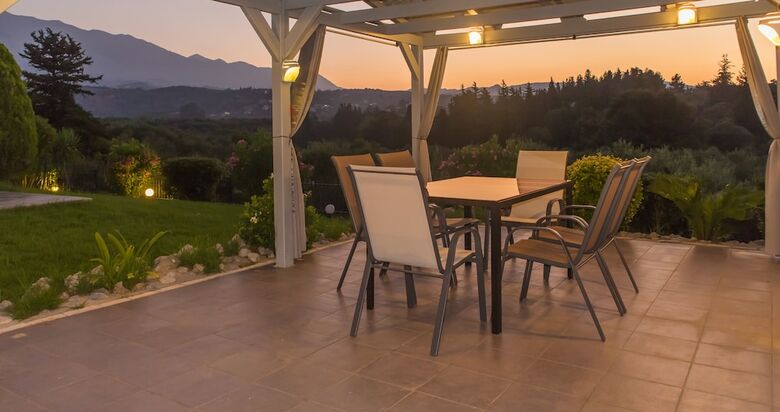 Villa Antzela With Private Pool And Gardens