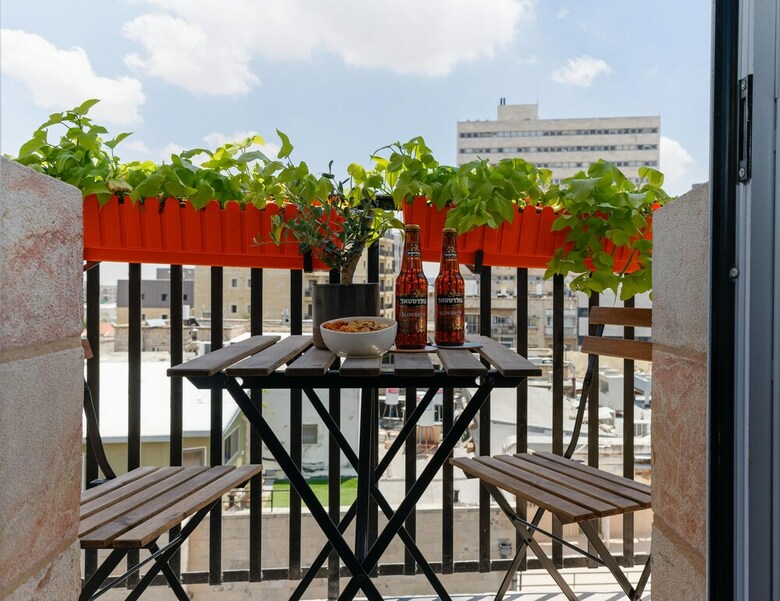 Trendy Balcony Apartment, Ben Yehuda St, Jerusalem