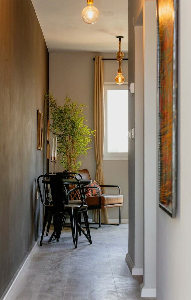 Trendy Balcony Apartment, Ben Yehuda St, Jerusalem