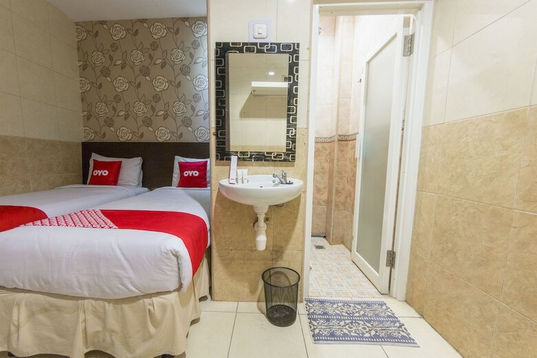Hotel Oyo 1702 Harmoni Inn Makassar