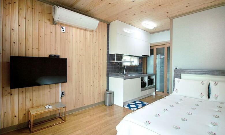 Yanghwa Sea Side Pension