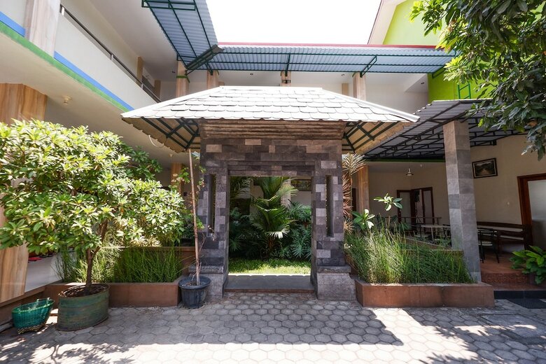 Oyo 1532 Mawar Indah Hotel