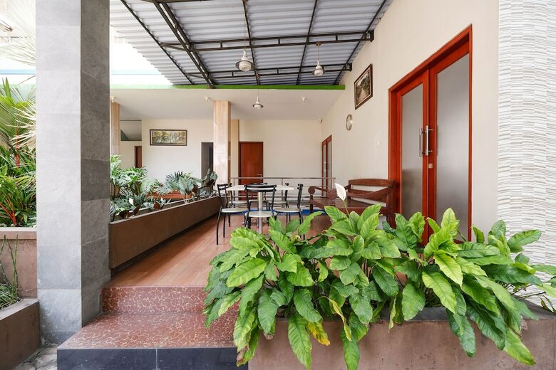 Oyo 1532 Mawar Indah Hotel