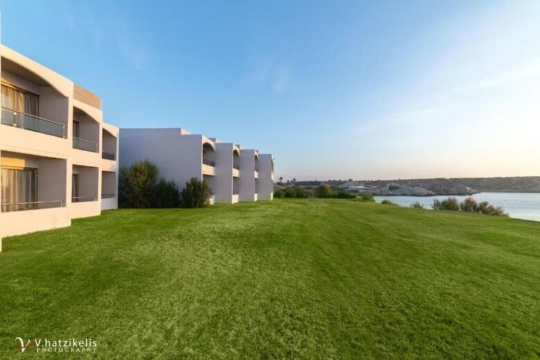 Lutania Beach Hotel